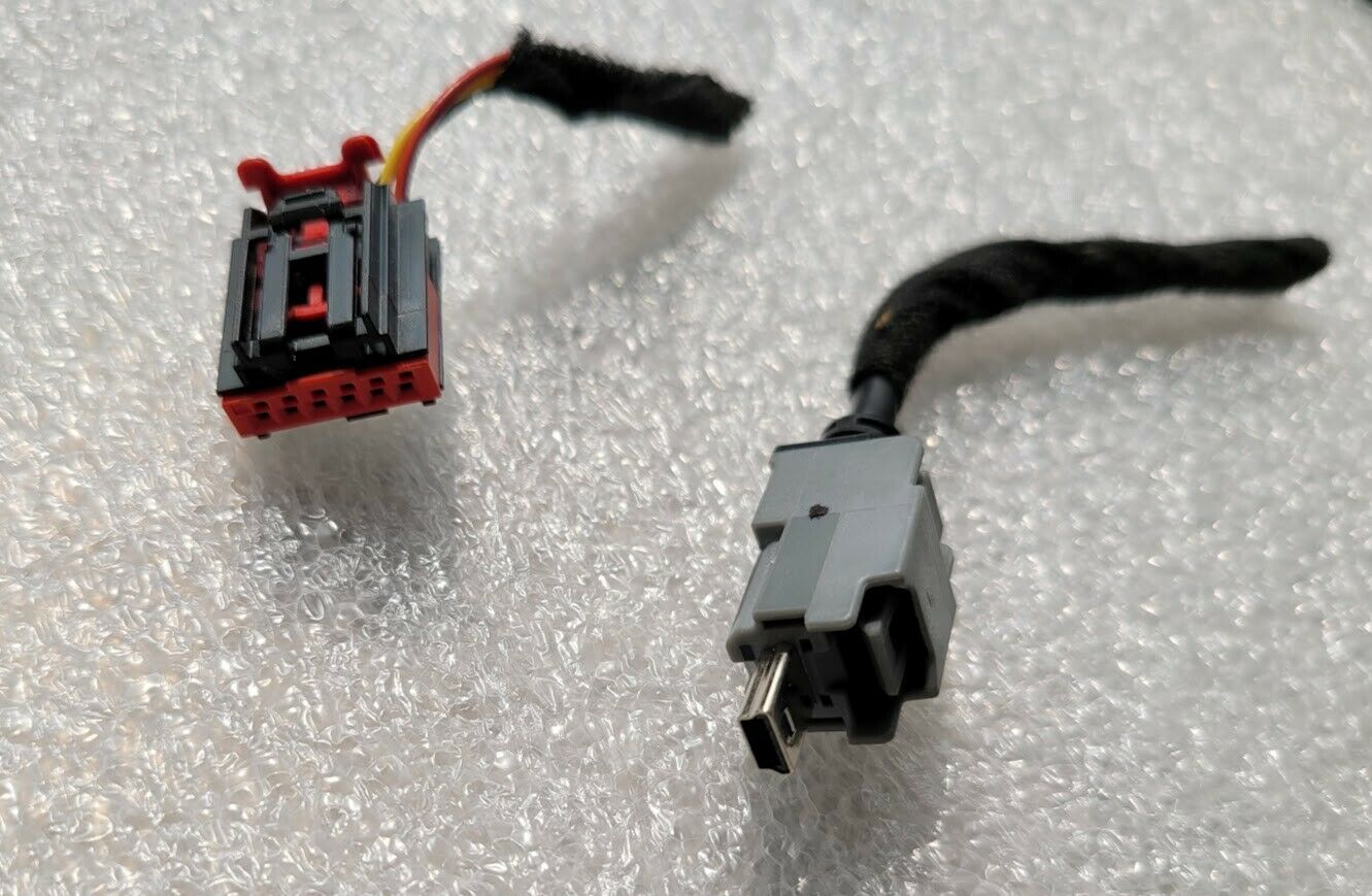 GM 2018+ center console USB-USBC module plugs