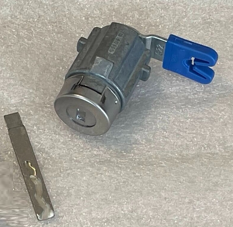 GM door lock cylinder and keyblade set NEW