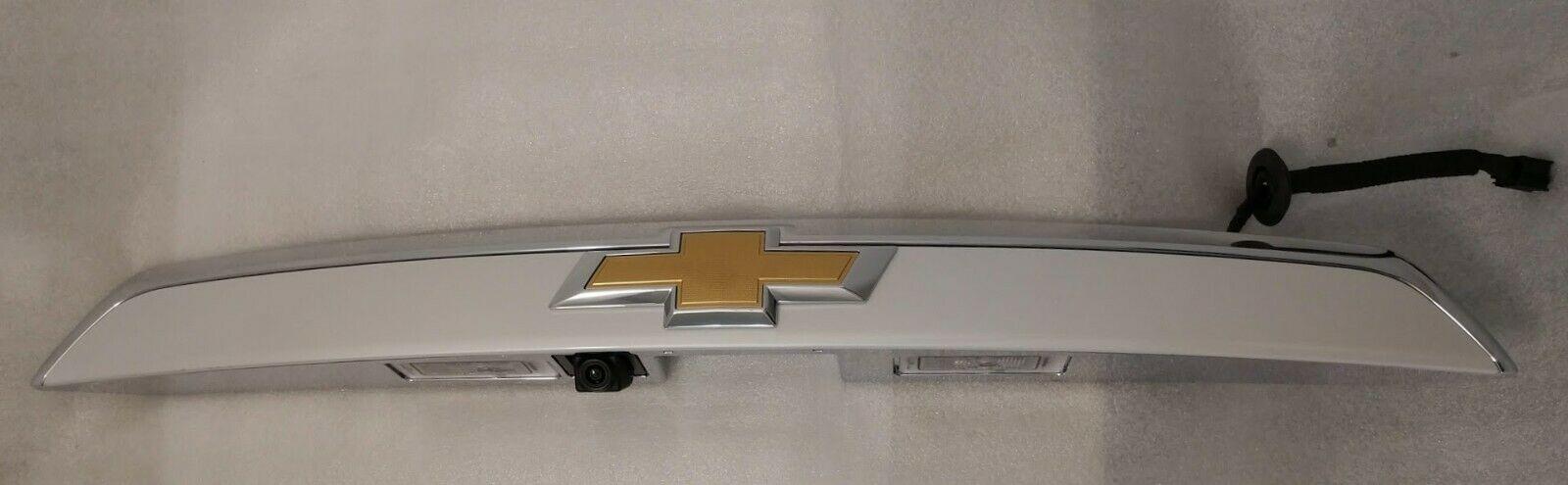 Equinox 2016+ liftgate hatch handle with camera White NEW