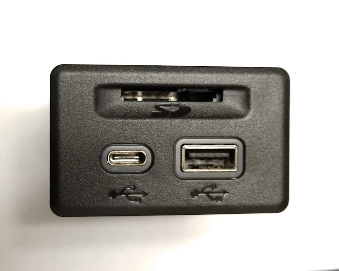 Silverado Sierra Center Console Auxiliary Jack Dual USB SD Card Port New OEM